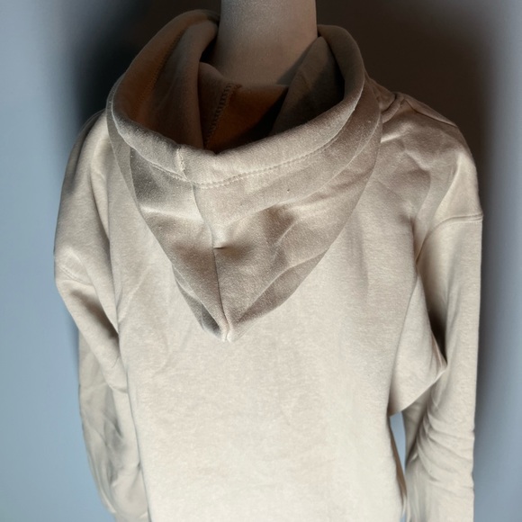 Women’s Winnie the Pooh hooded sweatshirt - Size: Large - Brand new with tags - Picture 3 of 8